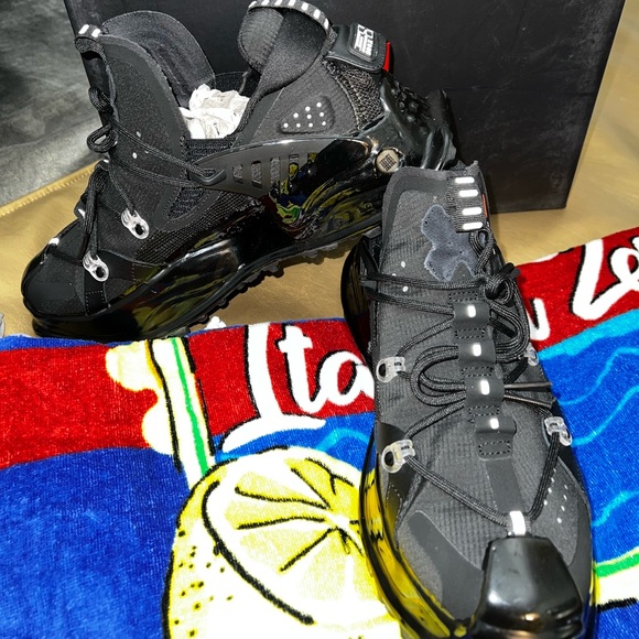 Authentic Men’s Li-Ning Sneakers - Picture 2 of 7